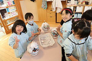 張り子の制作　すみれ