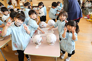 張り子の制作　すみれ