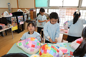 張り子の制作　D