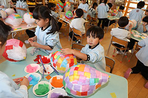 張り子の制作　D