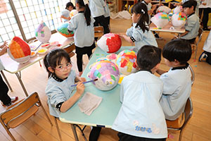 張り子の制作　D