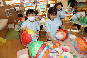 張り子の制作　D