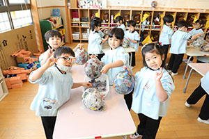 張り子の制作　ばら