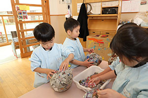 張り子の制作　ばら