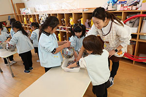 張り子の制作　ばら