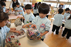 張り子の制作　ばら