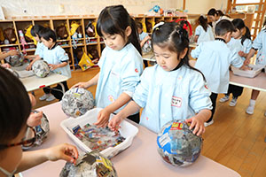 張り子の制作　ばら