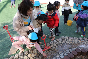 氷をみつけたよ　ぺんぎん