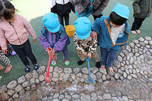 氷をみつけたよ　ぺんぎん