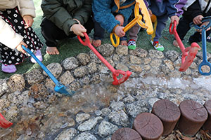 氷をみつけたよ　ぺんぎん