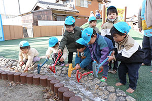 氷をみつけたよ　ぺんぎん