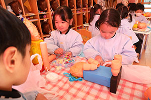 作品展の制作活動　うさぎ