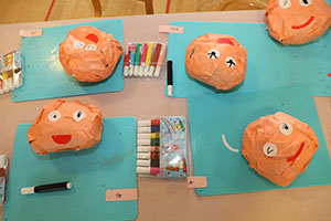 作品展の制作活動　きりん