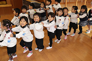 体操教室　－鉄棒ー　うさぎ