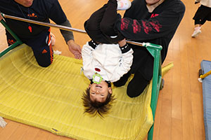 体操教室　－鉄棒ー　ことり