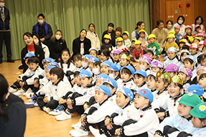 1月生まれの誕生会「ブラックシアター」　NO．1