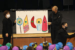 1月生まれの誕生会「ブラックシアター」　NO．1