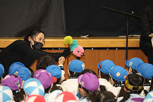 1月生まれの誕生会「ブラックシアター」　NO．1