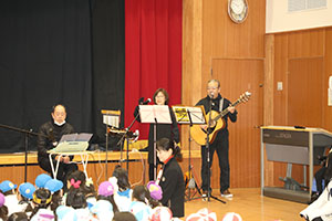 1月生まれの誕生会「ブラックシアター」　NO．1