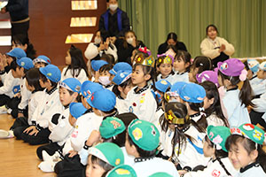 1月生まれの誕生会「ブラックシアター」　NO．1