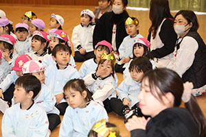 1月生まれの誕生会「ブラックシアター」　NO．1