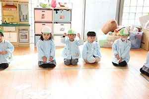 カルタとり楽しかったね　りす・ことり