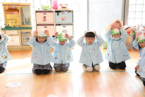 カルタとり楽しかったね　りす・ことり