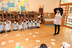 カルタとり楽しかったね　りす・ことり