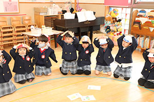 カルタとり楽しかったね　りす・ことり