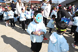 節分　みんなで豆まきをしました　全園児　　NO．2