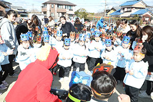 節分　みんなで豆まきをしました　全園児　　NO．2