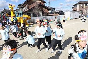 節分　みんなで豆まきをしました　全園児　　NO．2