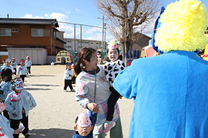 節分　みんなで豆まきをしました　全園児　　NO．2