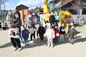 節分　みんなで豆まきをしました　全園児　　NO．2