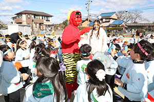 節分　みんなで豆まきをしました　全園児　　NO．2