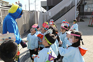 節分　みんなで豆まきをしました　全園児　　NO．2