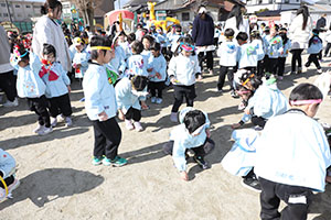 節分　みんなで豆まきをしました　全園児　　NO．2