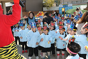 節分　みんなで豆まきをしました　全園児　　NO．1