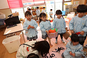 作品展のかんばんの制作　りす・きりん