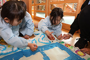 作品展のかんばんの制作　りす・きりん