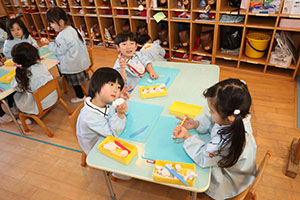 作品展のかんばんの制作　りす・きりん