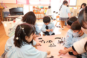 作品展のかんばんの制作　りす・きりん