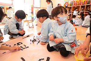 作品展のかんばんの制作　りす・きりん