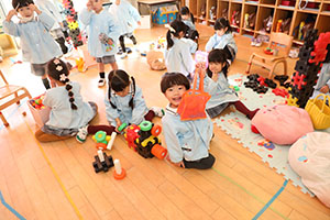 作品展のかんばんの制作　りす・きりん