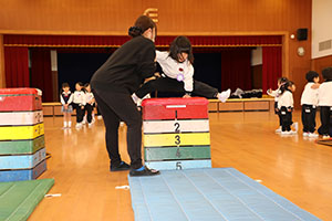 体操教室　ー跳び箱ー　すみれ