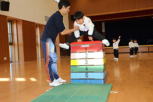 体操教室　ー跳び箱ー　すみれ