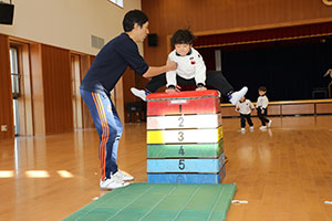 体操教室　ー跳び箱ー　すみれ