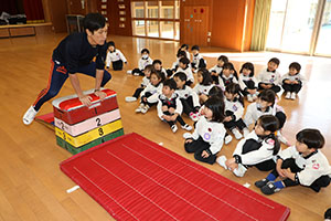 体操教室　ー跳び箱ー　すみれ