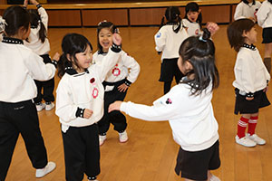 体操教室　ー跳び箱ー　ばら