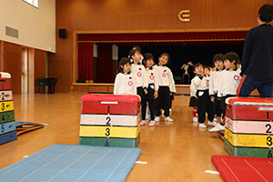 体操教室　ー跳び箱ー　ばら